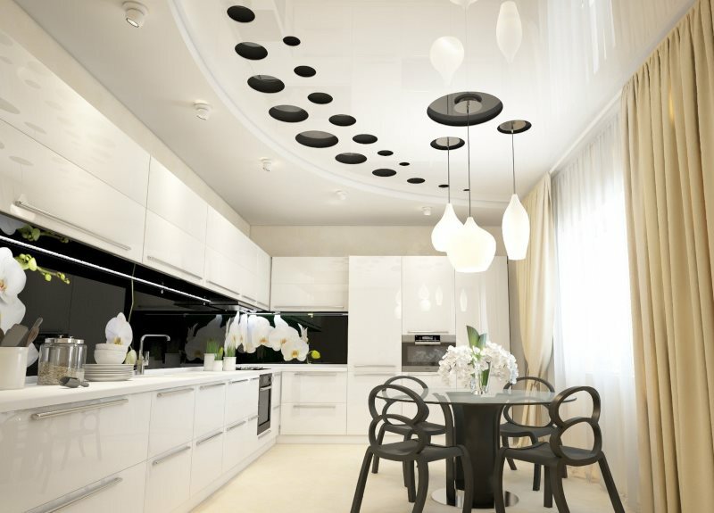 Plafond superposé dans la cuisine avec ensemble d'angle