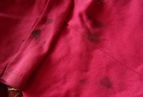 How to wash hair dye from clothes: reliable ways to remove stain
