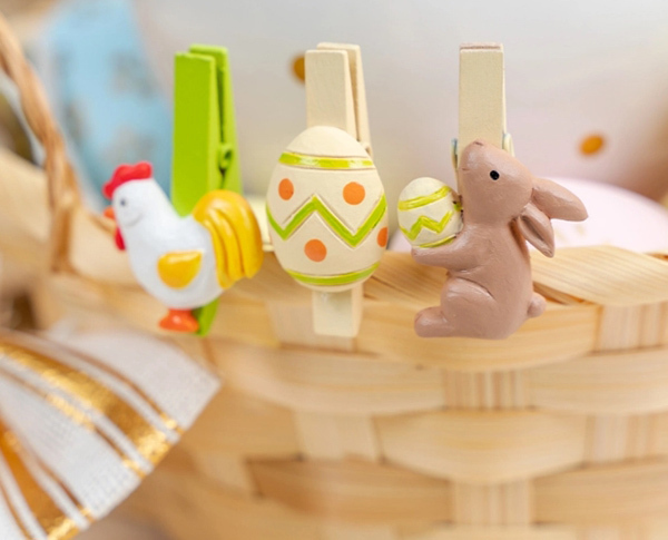 Beautiful and cute clothespins will cheer you up and give you a sense of celebration.