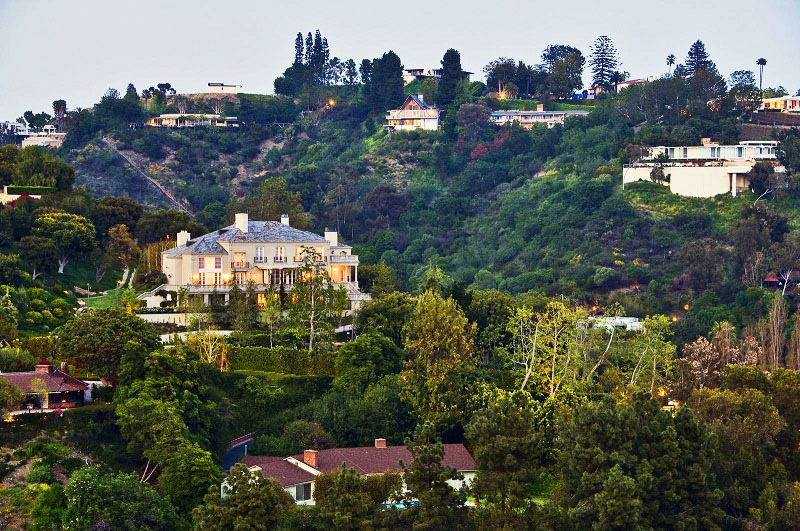In welk huis woont miljardair Elon Musk: het ontwerp van zijn paleis in Los Angeles