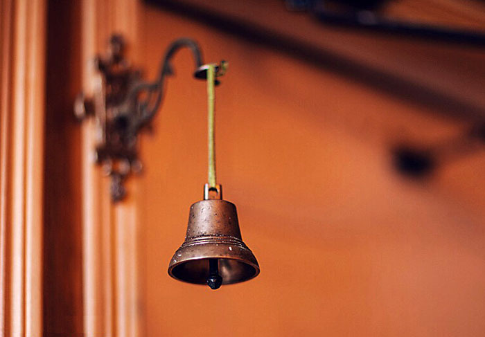 Glocken zeigen positive Energie den Weg zu Ihnen nach Hause und vertreiben Negativität.