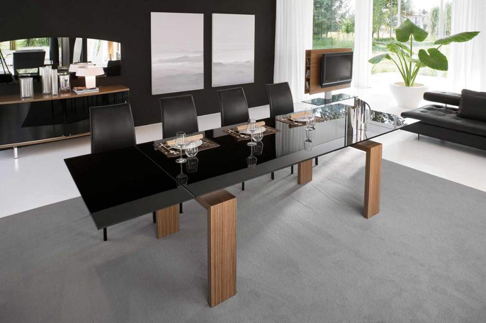 stôl a stoličky do obývačky s minimalizmom