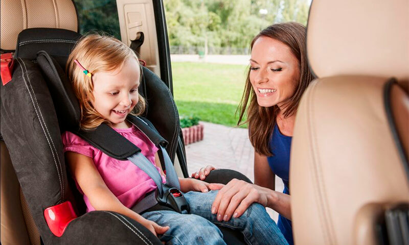 Hvordan vælger man et bilsæde til et barn fra et år?