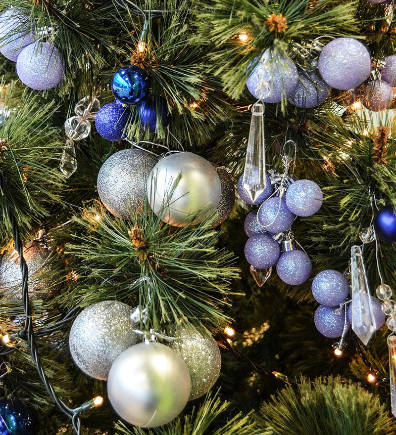 Für alle, die noch keine Zeit hatten - wie schön und stilvoll kann man den Weihnachtsbaum für das neue Jahr schmücken