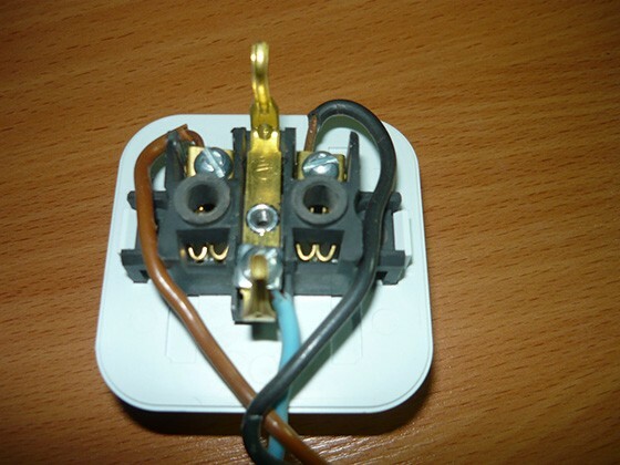 Nota para o mestre: diagrama de fiação de um interruptor de dois botões de maneiras diferentes