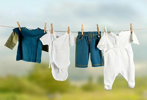 Behöver jag stryka saker hos en nyfödd: när är det bättre att vara säker?