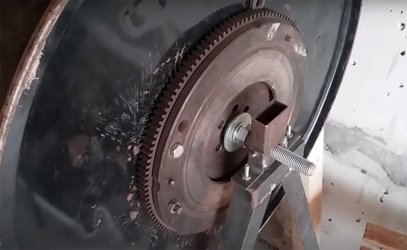 Betonblander fra en tønde: hvordan man laver et manuelt og mekanisk drev