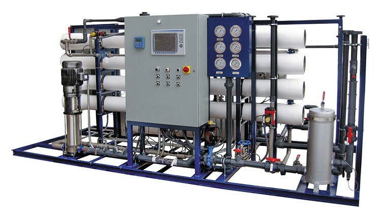 Omvendt osmosesystemer brukes i industrien for å få rent vann