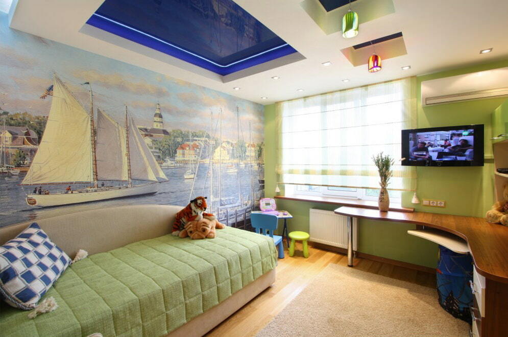 Çocuk odasında tavanda mavi dikdörtgen
