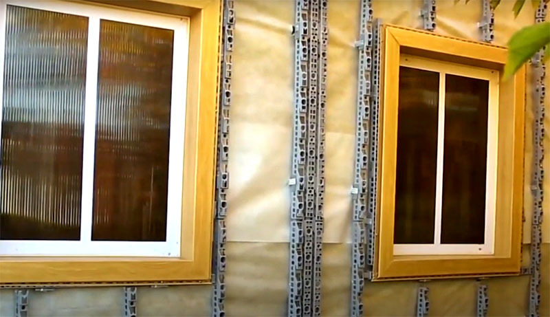 If you need to sheathe a wall with window openings, then first you need to mount strips around the windows