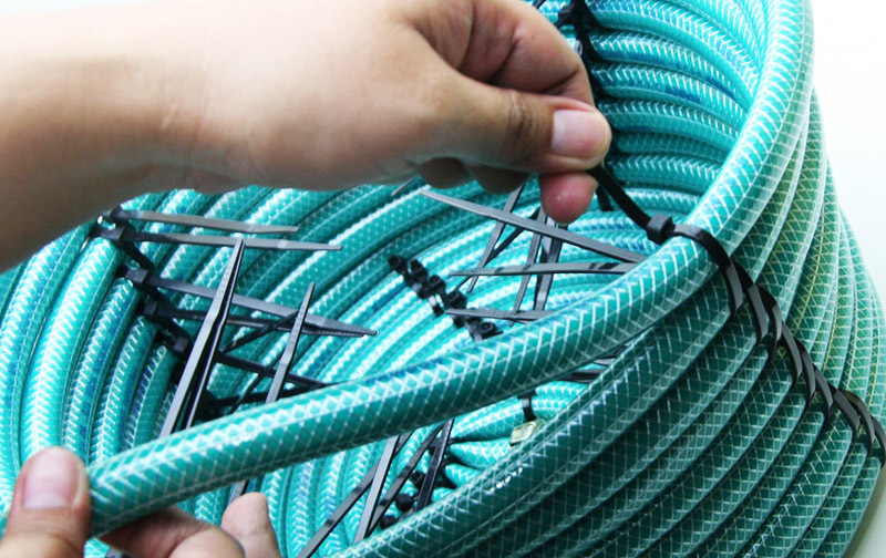 Making baskets out of old hoses with cable ties is easy