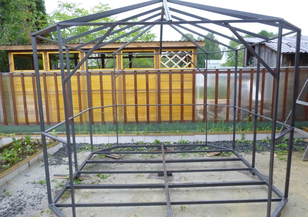 The finished frame of the gazebo from the profile pipe