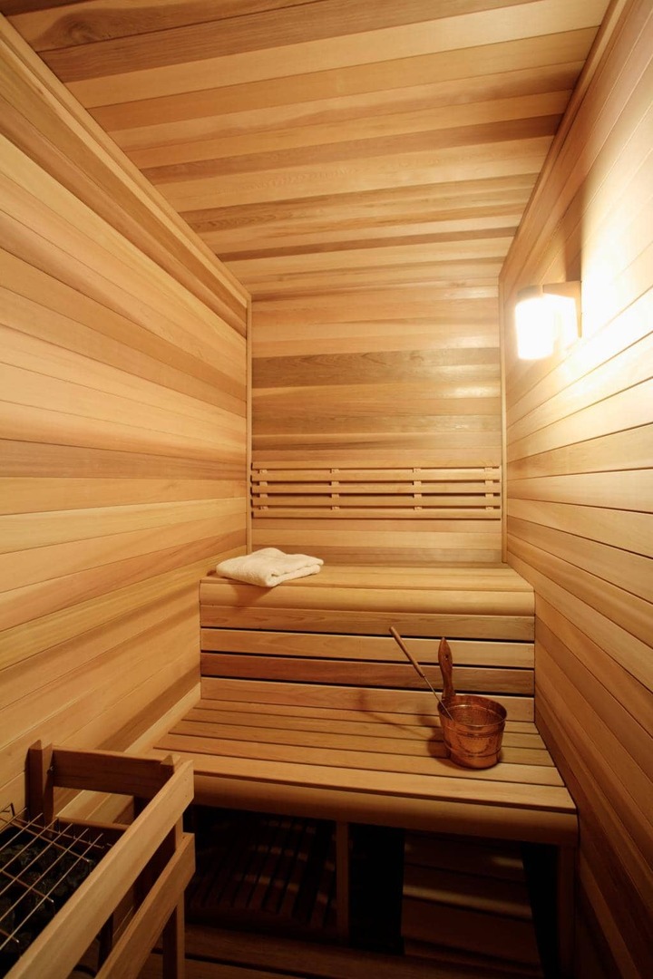 Shelves in the narrow steam room of the compact sauna