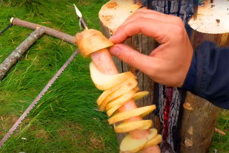 Kanali autor soovitas oma retsepti spiraaliks lõigatud kartulite ja selle sees vorstide praadimiseks. Sellisel juhul praetakse nii köögivilju kui ka liha ühtlaselt. Nii saate küpsetada baklažaane, suvikõrvitsat ja grilli