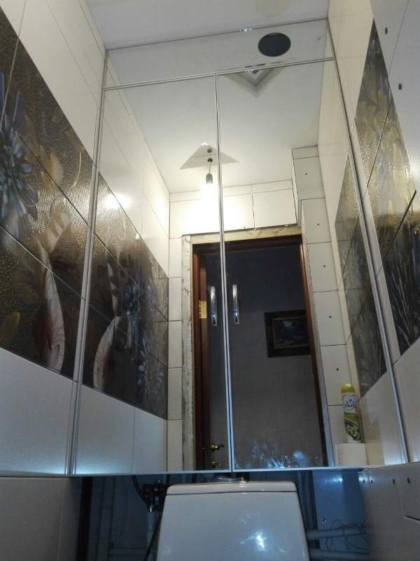 Sanitærskap med speildører
