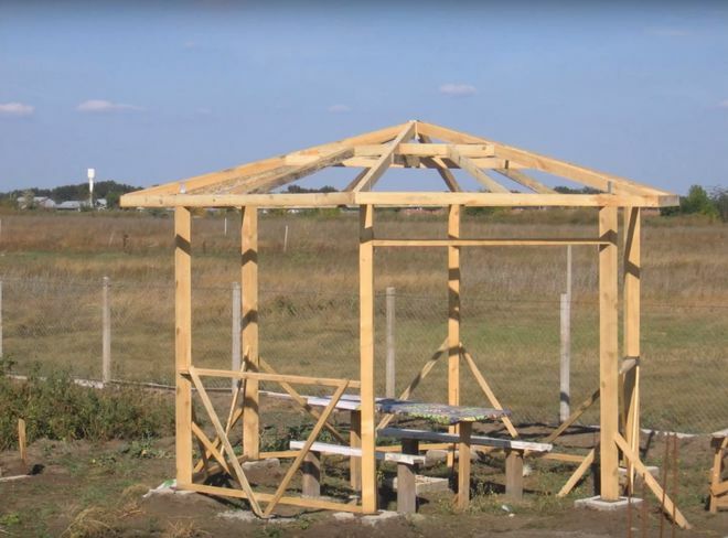 Construção de uma treliça de um gazebo hexagonal