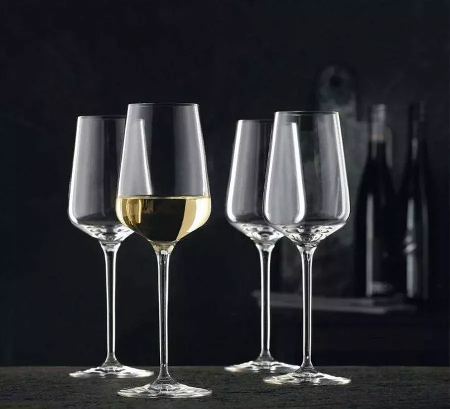 sklenice na bílé víno