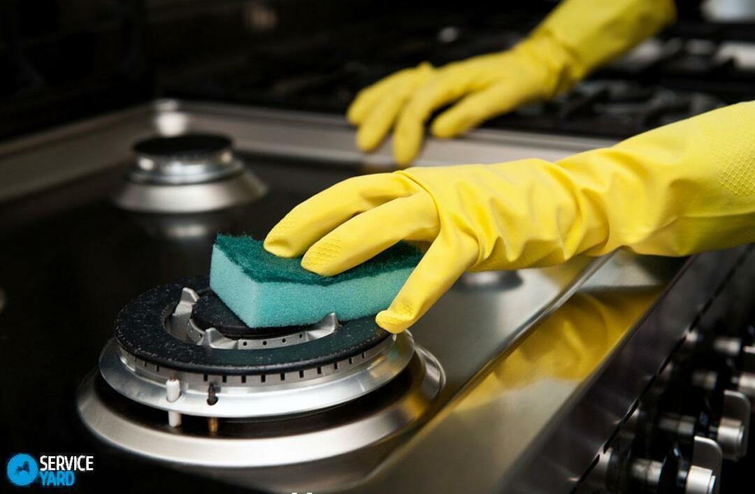 Hur rengör du en platta med fett och kol i hemmet?