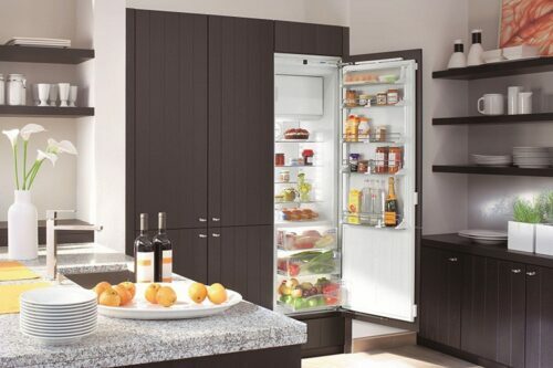  Se você mora em uma família pequena, a geladeira deve ter 200-240 litros de capacidade.