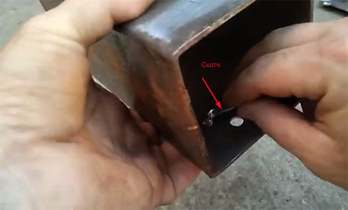 Vi använder erfarenheten av en kvalificerad svetsare: hur kan du stänga ett stort hål i metallen utan svetsning