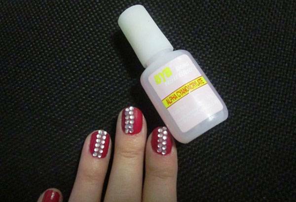 How and with what glue to paste a rhinestones on a fabric or on fingernails or nails: advice or councils