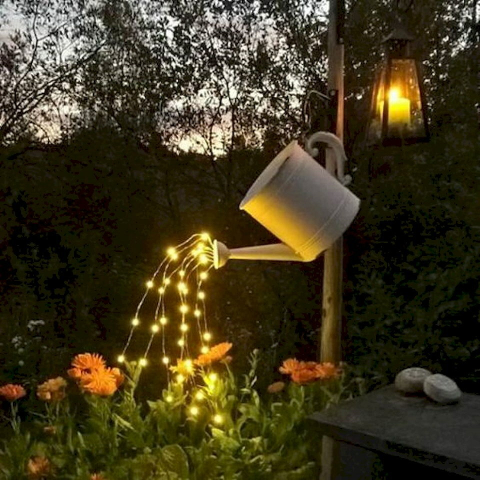 Originálna lampa vyrobená z pozinkovanej kanvy