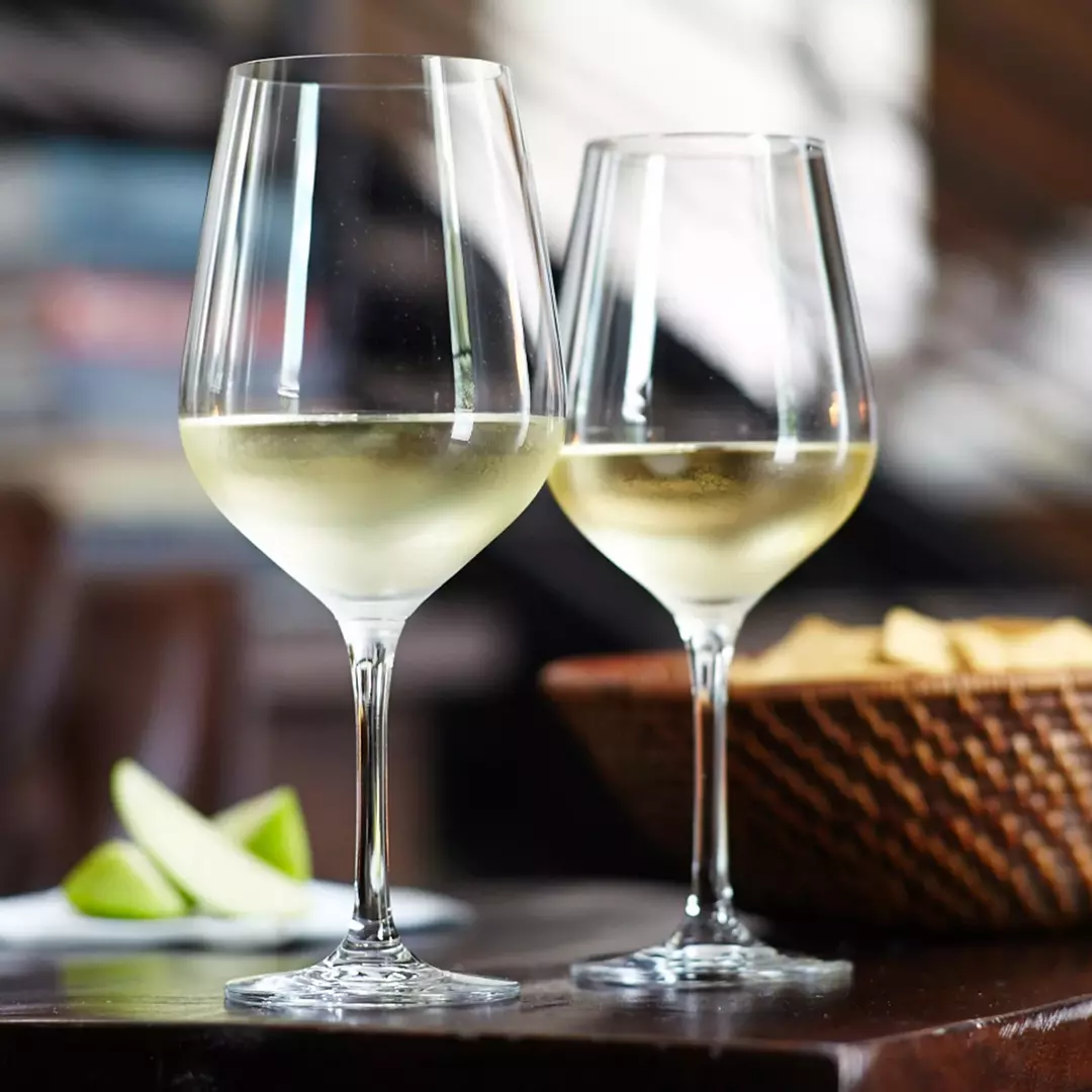 zdjęcie kieliszków do białego wina