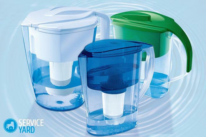 Un vaso filtrante per l'acqua - che è meglio?