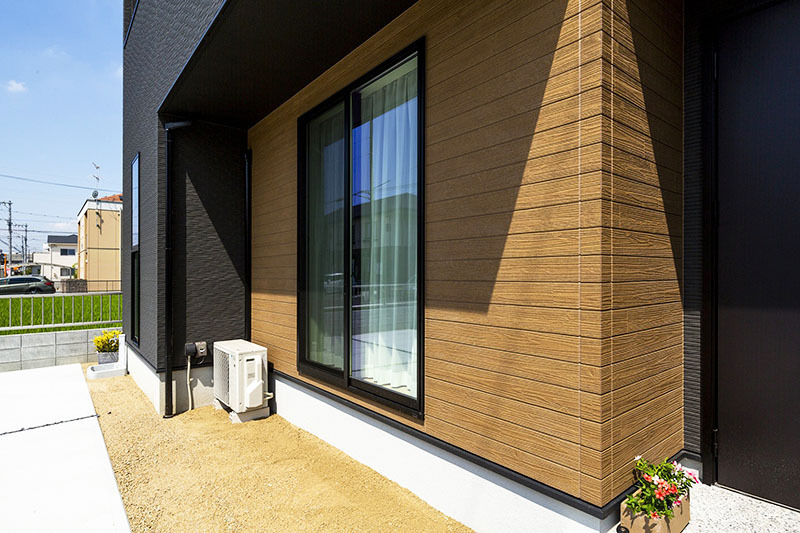If desired, you can even find panels that imitate the surface of natural wood.