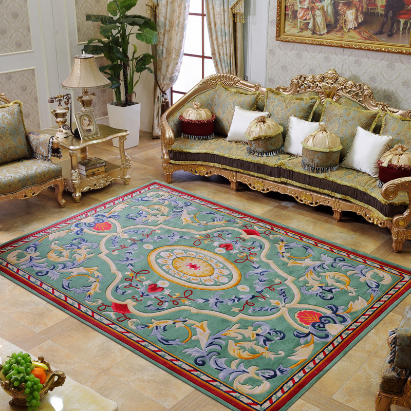 Čínsky koberec v interiéri obývačky