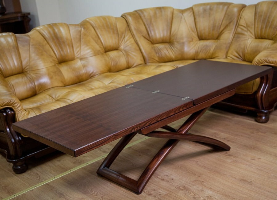 Konferenční stolek z hybridního přírodního dřeva