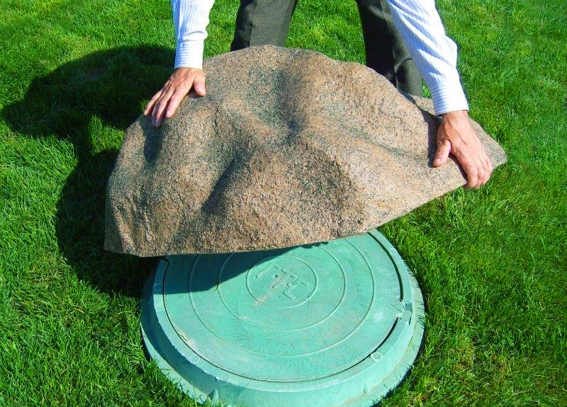 To make the boulder look more natural, it is painted with acrylic paint using several shades.