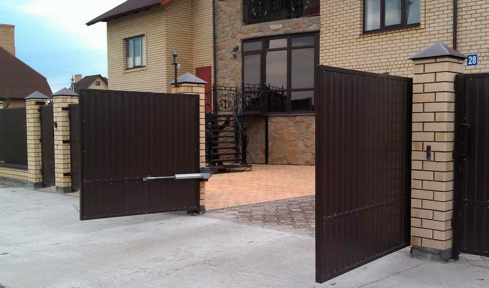Fence gates: photos of automatic, sliding, lifting and with a wicket
