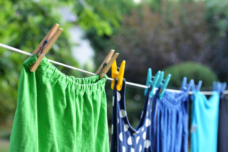 Um ponto importante - ventile a roupa depois de colocá-la pelo menos uma vez a cada seis meses.