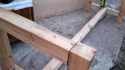 Ako vyrobiť krásny nábytok z prírodného dreva vlastnými rukami