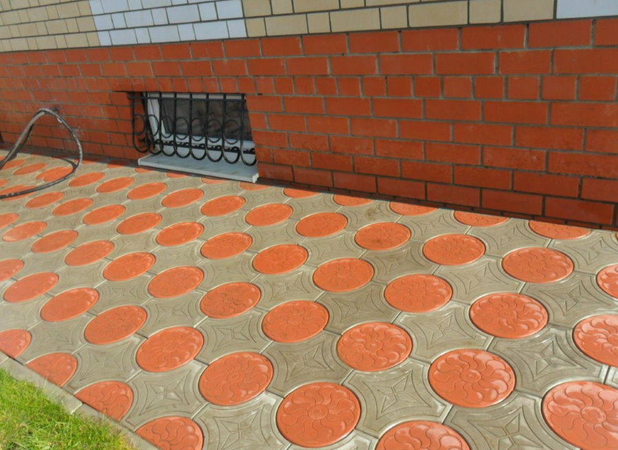 Red round tiles on the blind area in front of the house
