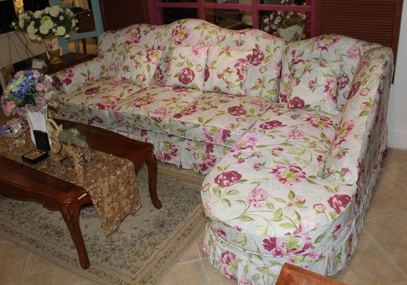Sofa narożna w stylu prowansalskim