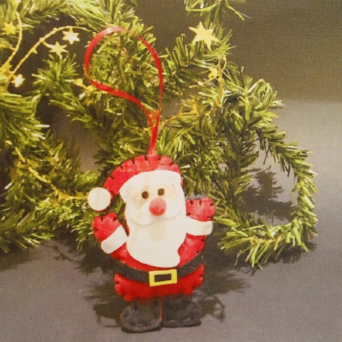 " Mutlu Noel Baba" keçesinden yapılmış asılı bir Noel ağacı süslemesi oluşturmak için set