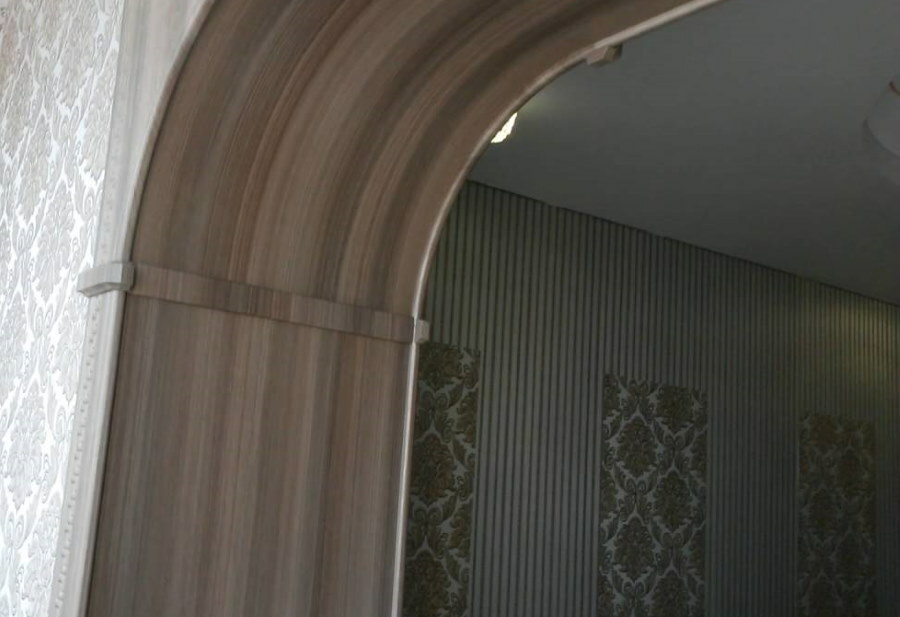 Decor of the arch of the arch with PVC panels with imitation of wood