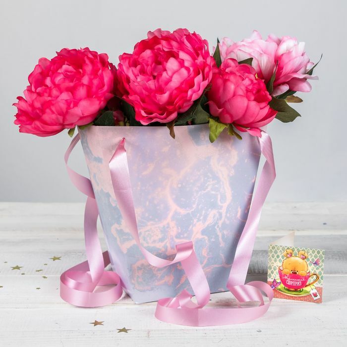 Torba na kwiaty z satynowymi wstążkami " Różowy marmur"