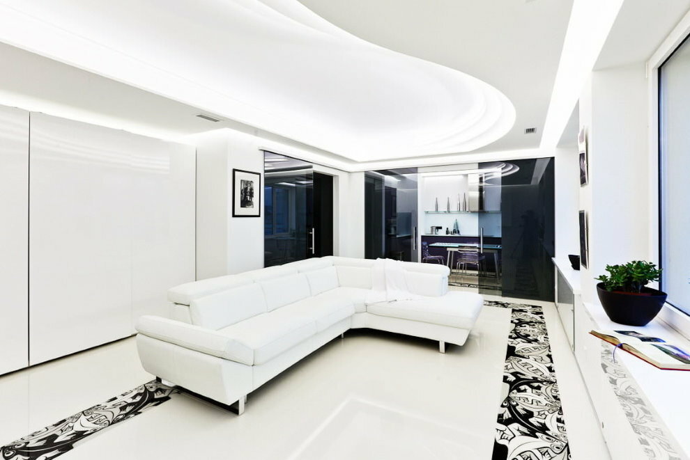 Biely strop v obývacej izbe v štýle high-tech