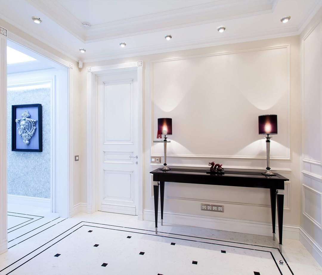 Porte bianche all'interno dell'appartamento: design per aperture interne, foto reali