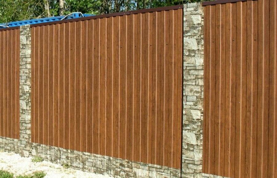 Fence decor with profile steel spans