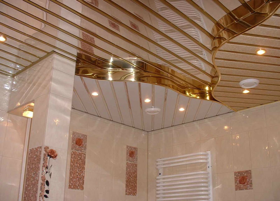 Hliníkový strop v kúpeľni