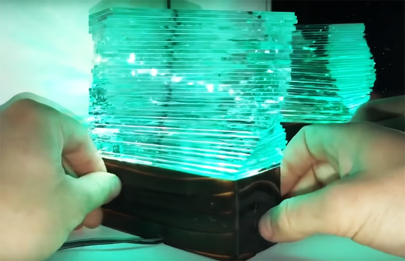 Díky speciálnímu designu se světlo láme skrz vrstvené sklo a dává originální krystalový efekt