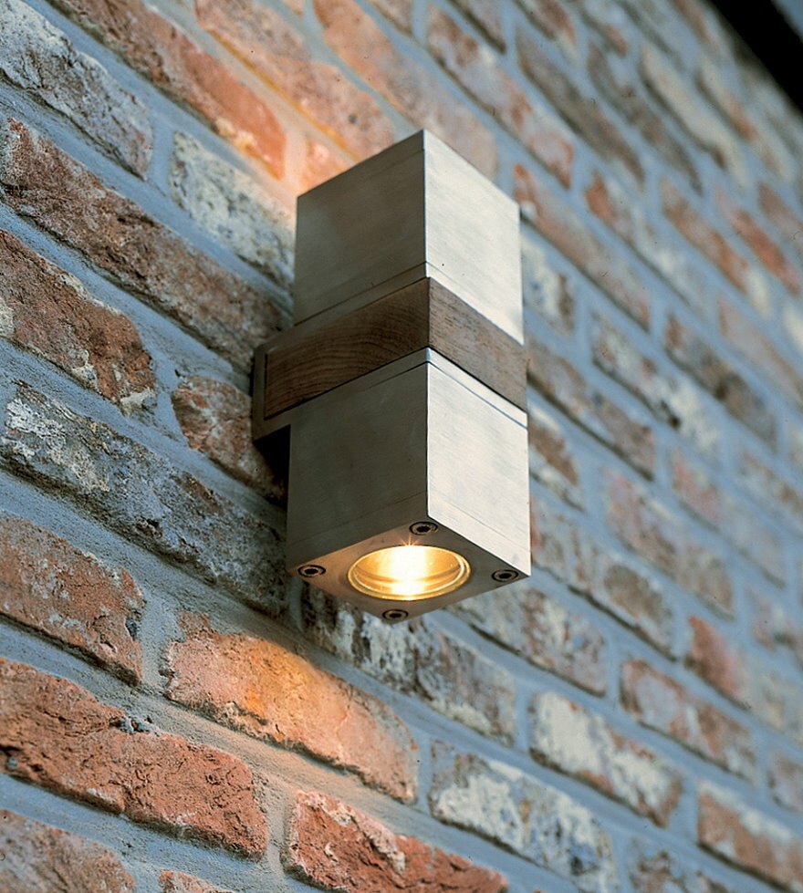 Luminária externa compacta em uma caixa selada