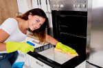 Greitai ir švariai: kaip pašalinti riebalus nuo virtuvės baldų improvizuotomis priemonėmis