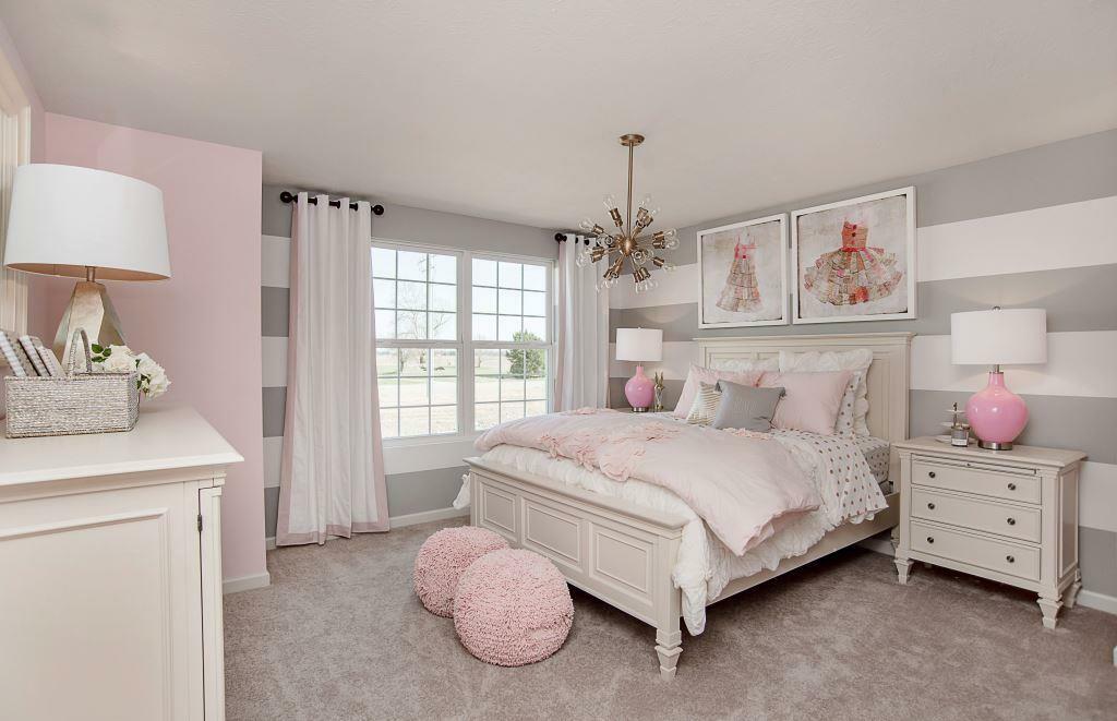 harmaa vaaleanpunainen makuuhuonekuva