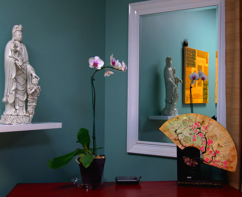 Feng Shui is een oude filosofische leer over de inrichting van de leefruimte. Het is heel serieus om spiegels in huis te plaatsen.