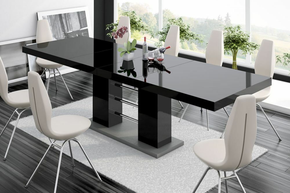 Schwarzer ausziehbarer rechteckiger Tisch